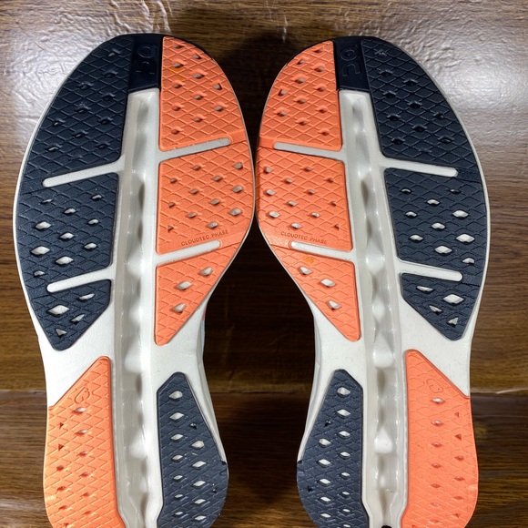 On Cloudsurfer Max women’s shoe size 9.5 - Picture 10 of 11